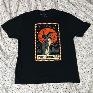 HOT TOPIC The Familiar Black Witch Cat Graphic Tee Shirt